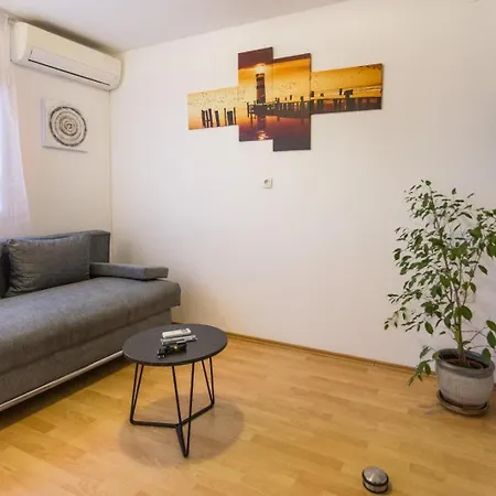 Laganini بيت للعطل *