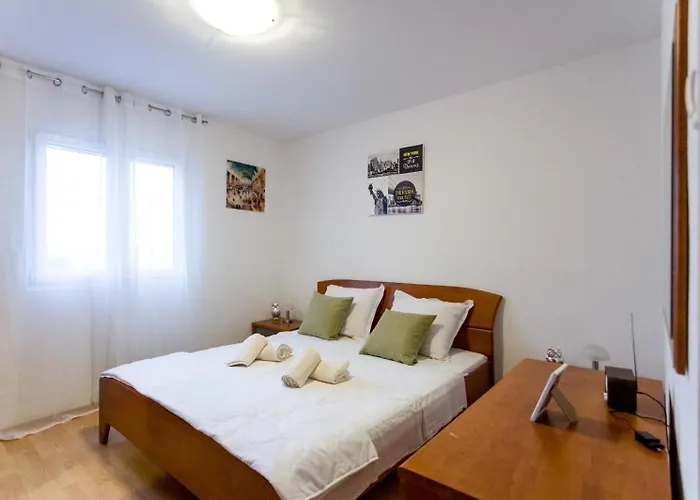 Feriehus Laganini Jesenice (Split-Dalmatia)