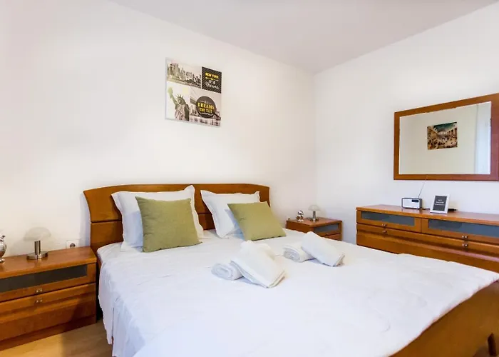 Feriehus Laganini Jesenice (Split-Dalmatia)